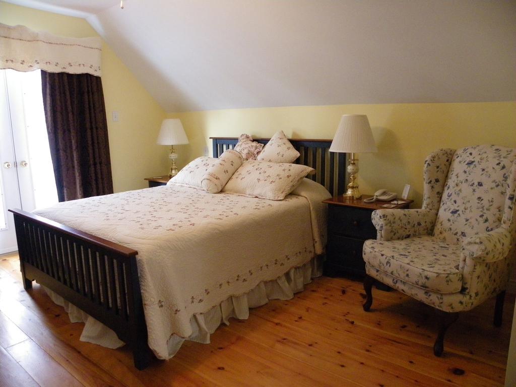 The Colonel'S In Bed And Breakfast Frédéricton Chambre photo